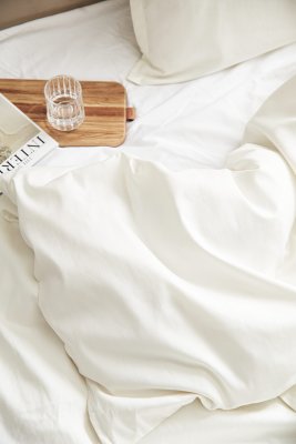 Zoom bild av Primland hotel satin bäddset, 4 delar Vit - Vinga Home
