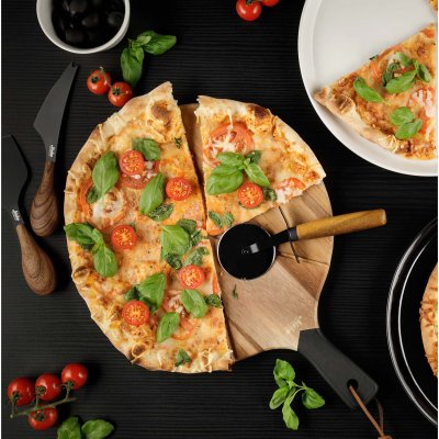 Zoom bild av Pizzaset med bricka och skärare
