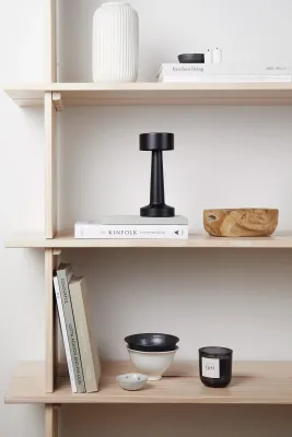 Zoom bild av Maris uppladdningsbar bordslampa - Vinga Home